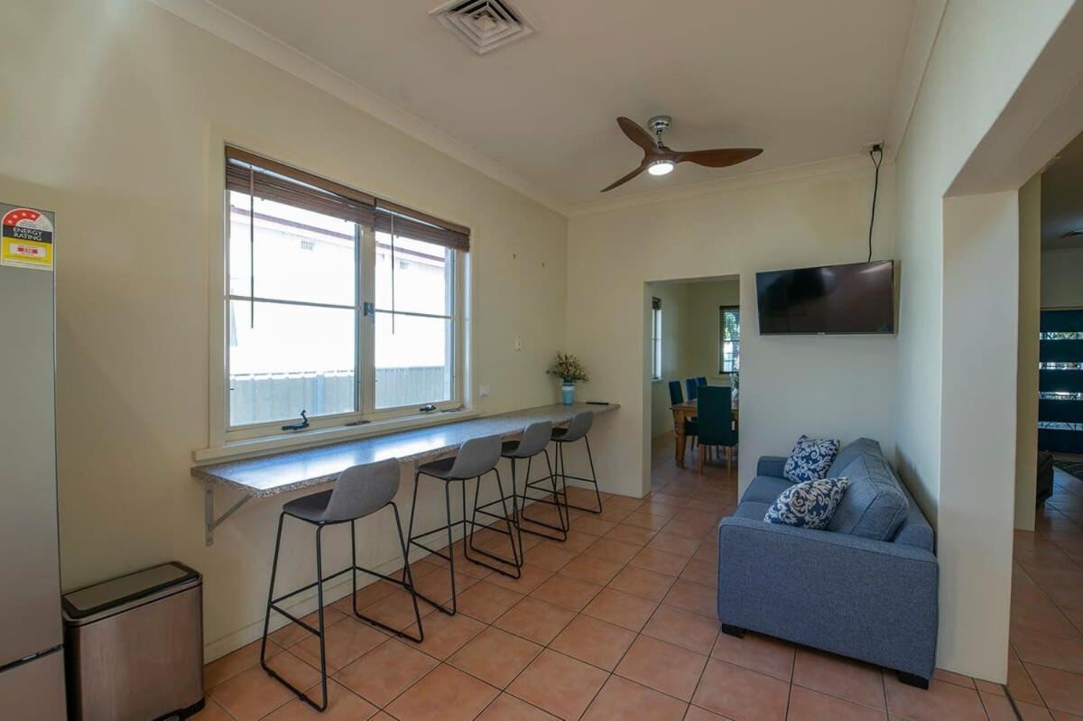 Tranquil Taylor - Two-Storey Cbd Family Home, Bbq Dubbo Bagian luar foto