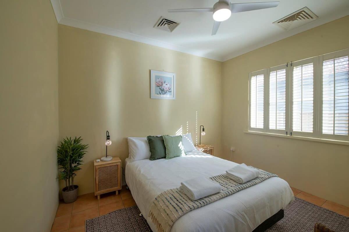 Tranquil Taylor - Two-Storey Cbd Family Home, Bbq Dubbo Bagian luar foto