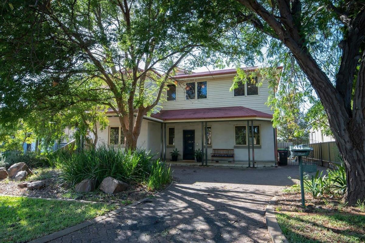 Tranquil Taylor - Two-Storey Cbd Family Home, Bbq Dubbo Bagian luar foto