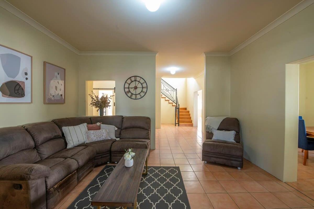 Tranquil Taylor - Two-Storey Cbd Family Home, Bbq Dubbo Bagian luar foto