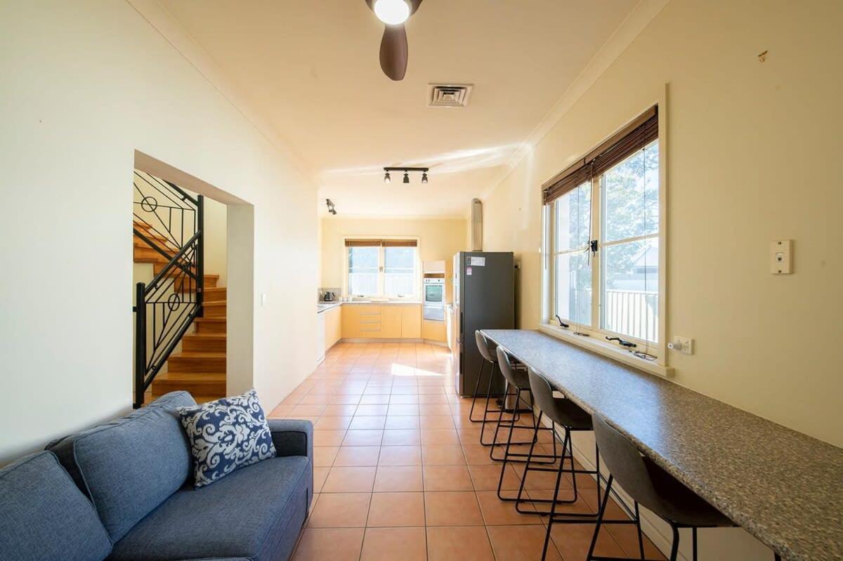 Tranquil Taylor - Two-Storey Cbd Family Home, Bbq Dubbo Bagian luar foto