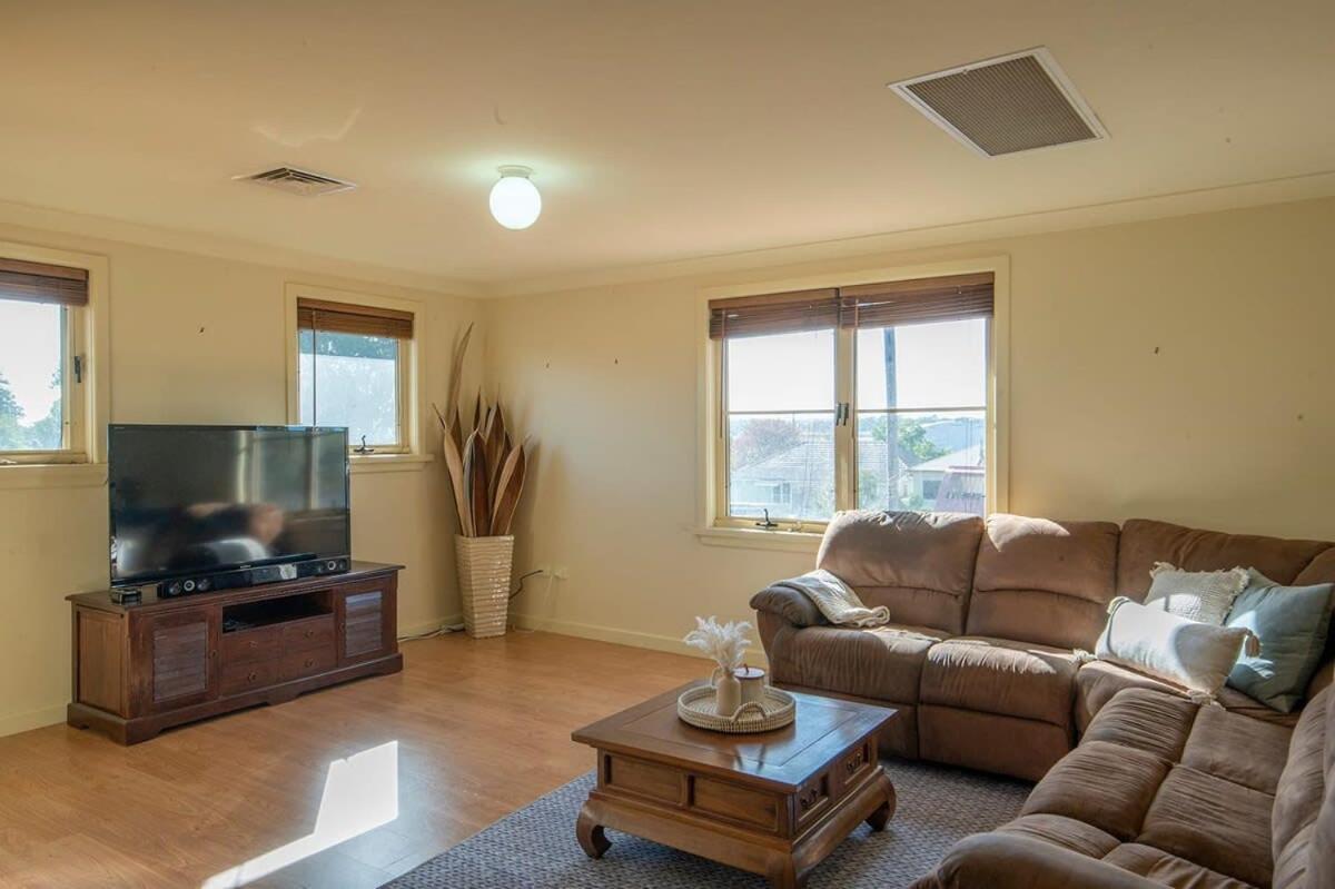 Tranquil Taylor - Two-Storey Cbd Family Home, Bbq Dubbo Bagian luar foto